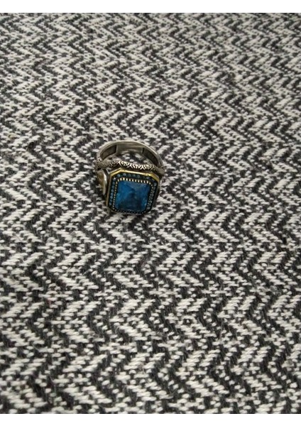 925 Ayar Gümüş Şık Tasarım Yan Kenarı Işlemeli Mavi Taşlı Detaylı Erkek Yüzük