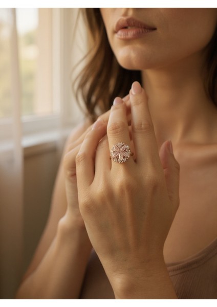 Pembe Çiçek Model Taşlı Dönen Gold Renk Stres Yüzüğü (Çiçek Figürü Dönmektedir)