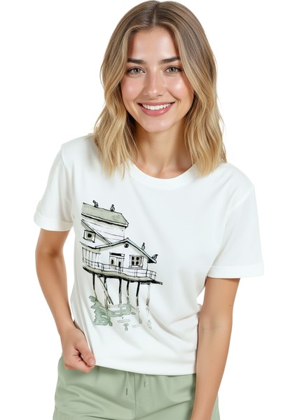 Kadın Beyaz Relaxed Fit %100 Pamuk Tişört – Iskele Evleri Suluboya Baskılı modelleri