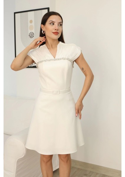 Taş Işleme Detaylı Diz Boyu Abiye Elbise 2360-BEYAZ fırsatları