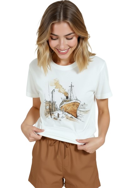 Kadın Beyaz Relaxed Fit %100 Pamuk Tişört – Liman Gemisi Suluboya Baskılı modelleri