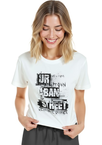 Kadın Beyaz Relaxed Fit %100 Pamuk Tişört – Sokak Tipografi & Graffiti Kolaj Baskılı modelleri