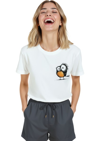 Kadın Beyaz Relaxed Fit %100 Pamuk Tişört – Sevimli Kuş Sol Göğüs Baskılı indirimleri