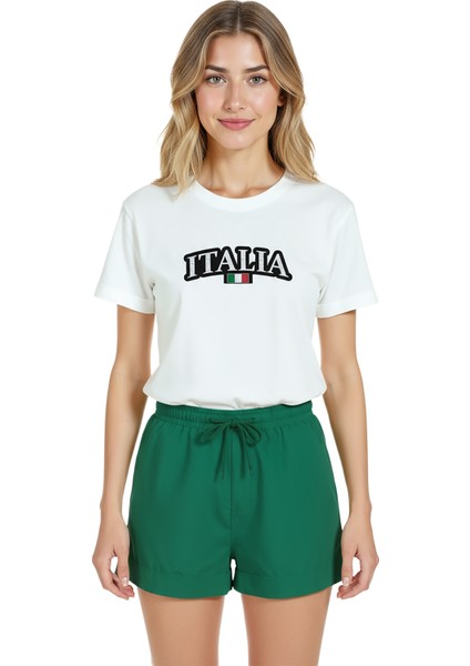 Kadın Beyaz Relaxed Fit %100 Pamuk Tişört – Italıa Tipografi & Mini Italya Bayrağı Baskılı