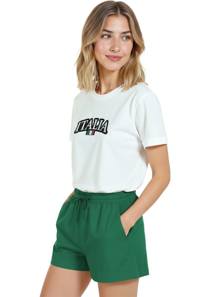 Kadın Beyaz Relaxed Fit %100 Pamuk Tişört – Italıa Tipografi & Mini Italya Bayrağı Baskılı fırsatları