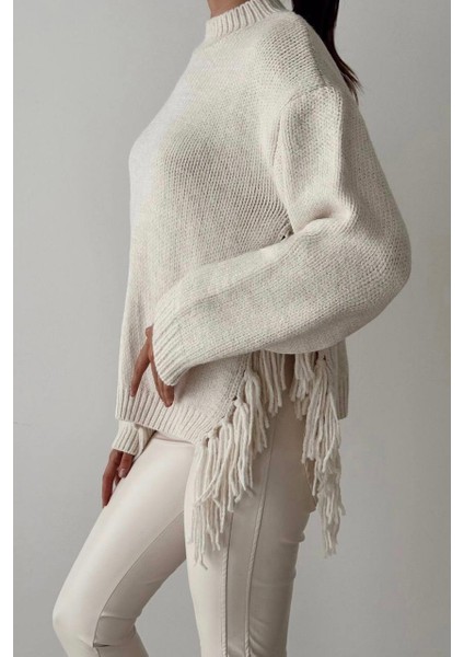 Kenarları Püsküllü Tasarım Kazak