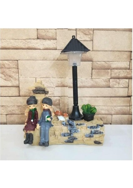 Taş Duvar Üstünde Oturan Sevgili Çift Işıklı Biblo