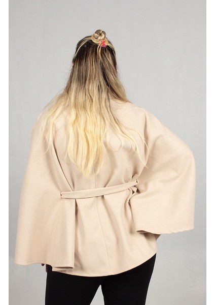 Kışın Aydınlığı: Krem Rengi Büyük Beden Kaşe Pelerin fiyatları