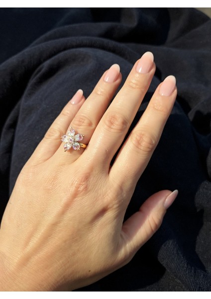 Pembe Çiçek Model Taşlı Dönen Gold Renk Stres Yüzüğü (Çiçek Figürü Dönmektedir)