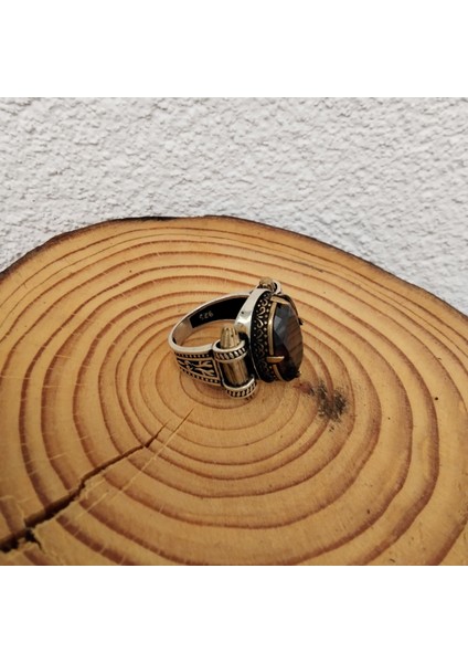 925 Ayar Gümüş Şık Tasarım Koyu Kırmızı Taşlı Erkek Yüzük – El Işçiliği - Oval - Yan Kenarları Işlemeli fiyatları