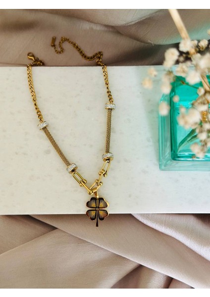 Kristal Detaylı Altın Kaplama Zarif ve Şık Dört Yapraklı Yonca Kolye Şans Sembolü (Paslanmaz Çelik)