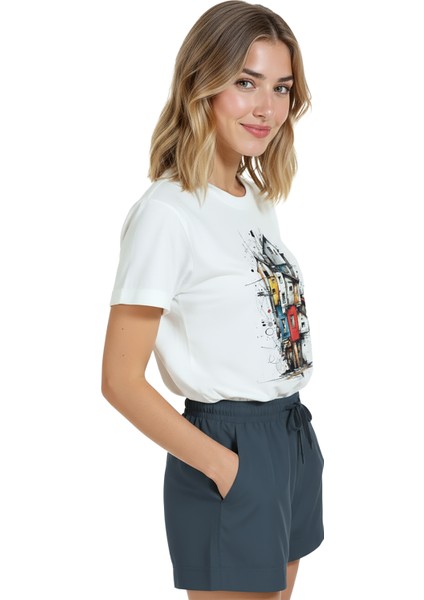 Kadın Beyaz Relaxed Fit %100 Pamuk Tişört – Suluboya & Mürekkep Renkli Evler Baskılı fırsatları
