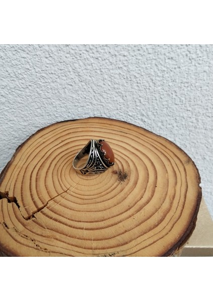 925 Ayar Gümüş Şık Tasarım Kehribar Taşlı Erkek Yüzük – El Işçiliği - Oval - Yan Kenarları Işlemeli fiyatları