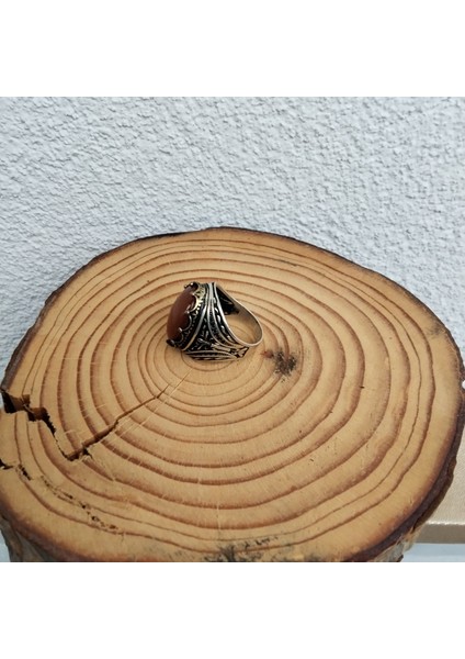 925 Ayar Gümüş Şık Tasarım Kehribar Taşlı Erkek Yüzük – El Işçiliği - Oval - Yan Kenarları Işlemeli modelleri