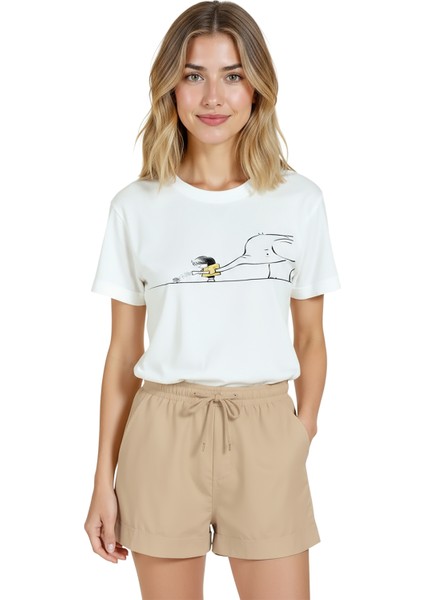 Kadın Beyaz Relaxed Fit %100 Pamuk Tişört – Çocuk & Fil Sulama Illüstrasyonlu