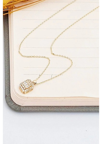 Baget Figürlü Zirkon Taşlı Altın Renk Zincir Kadın Kolye Kararmaz Çelik Kolye modelleri