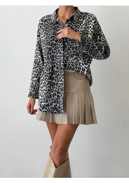 Leopar Desenli Gabadin Metal Düğmeli Gömlek