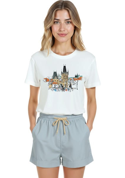 Kadın Beyaz Relaxed Fit %100 Pamuk Tişört – Karakalem & Suluboya Prague Baskılı