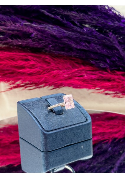 925 Ayar Gümüş Baget Pembe Kuvars Taşlı Pırlanta Montürlü Trend Kadın Yüzük modelleri