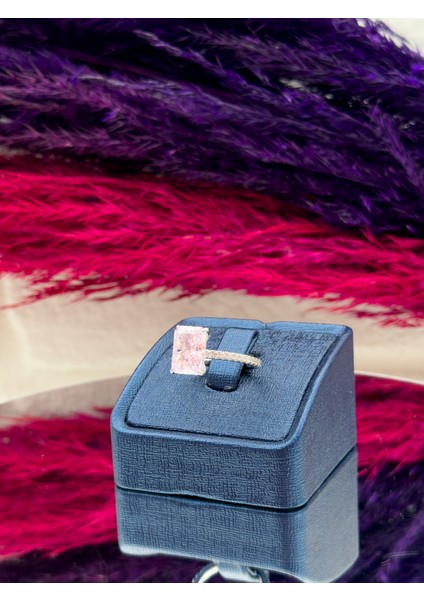 925 Ayar Gümüş Baget Pembe Kuvars Taşlı Pırlanta Montürlü Trend Kadın Yüzük fırsatları