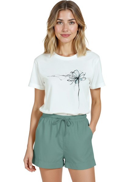 Kadın Beyaz Relaxed Fit %100 Pamuk Tişört – Ince Mürekkep Çiçek Baskılı