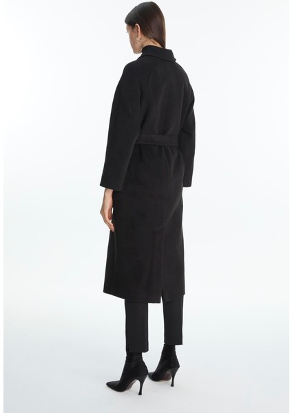 Cep Detaylı Kuşaklı Kaban Siyah 13829 fırsatları