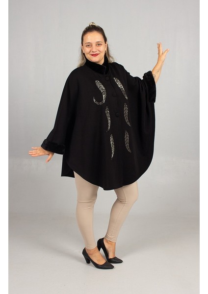 Göz Kamaştıran Şıklık: Siyah Taş Işlemeli Suni Kürk Yakalı Battal Boy 58 Bedene Kadar Panço fiyatları