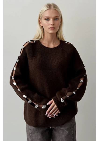 Kolları Boncuk Dekolteli Tasarım Kazak