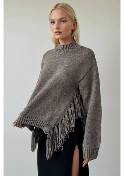 Kenarları Püsküllü Tasarım Kazak