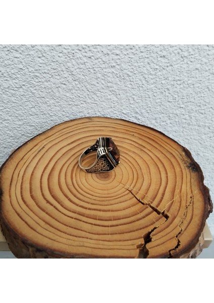 925 Ayar Gümüş Şık Tasarım Zeytin Yeşili Taş Detaylı Erkek Yüzük - Kenarları Tasarım Işlemeli