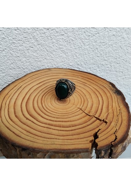 925 Ayar Gümüş Şık Tasarım Koyu Yeşil Taş Detaylı Erkek Yüzük - Kenarları Işlemeli