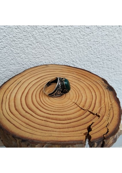 925 Ayar Gümüş Şık Tasarım Koyu Yeşil Taş Detaylı Erkek Yüzük - Kenarları Işlemeli modelleri