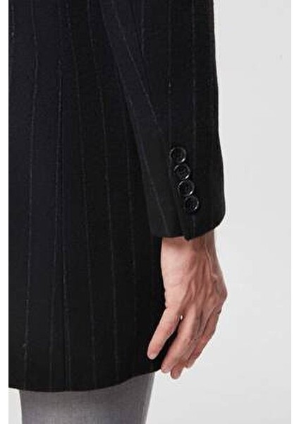 Regular Fit Siyah Çizgili Yünlü Palto Uzun Kol Erkekler İçin Şık Tasarım