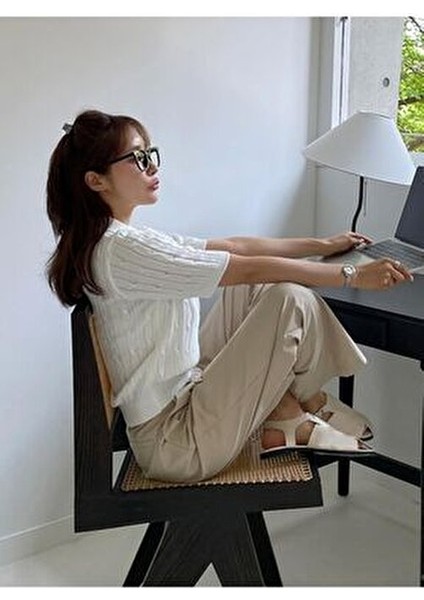 Kadın Triko Kazak Yumuşak Kumaş ve Kaşındırma Yapmaz Özellikte Beyaz