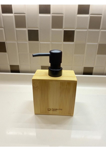 Pablito Home Bambu Sıvı Sabunluk | Doğal Ahşap Sabunluk – Mat Siyah Başlıklı, 300 ml