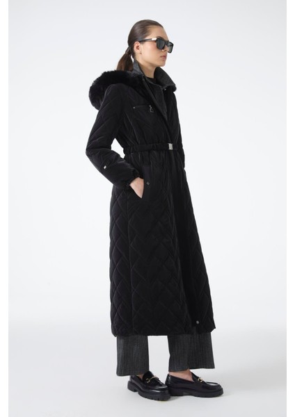 Kürk Detaylı Kapüşonlu Uzun Şişme Mont 12765