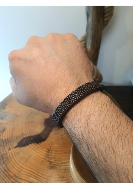 JTAW25BLK1631 Hakiki Vatoz Balığı Derisi Mıknatıs Kapama Kahverengi Garantili Hediye Kutulu Janti Bileklik fiyatları