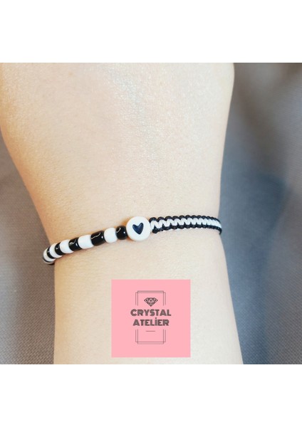 Beşiktaş Kalpli Boncuk Makrome Taraftar Bileklik – Siyah Beyaz Unisex El Yapımı Bjk Kombin Takı - Beşiktaş Bileklik - Makrome Bileklik - Siyah Beyaz Bileklik - Taraftar Bileklik fırsatları