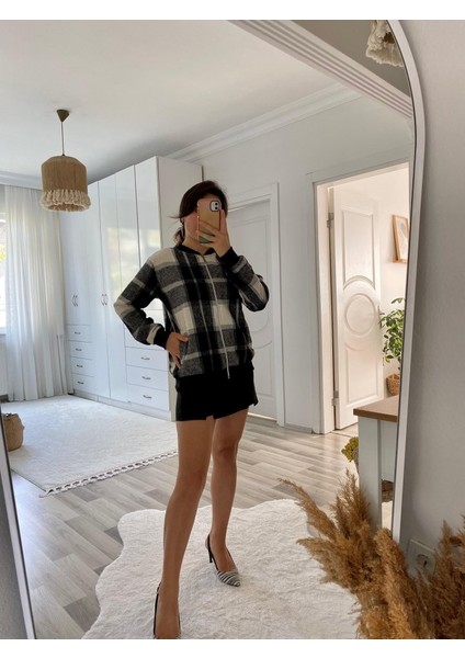 Kadın Uzun Kollu Önden Fermuarlı Ekose Desenli Ceket