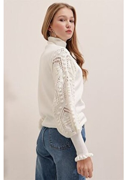 Kadın Beyaz Yarım Balıkçı Yaka Dantel Detaylı Uzun Kollu Kazak indirimleri