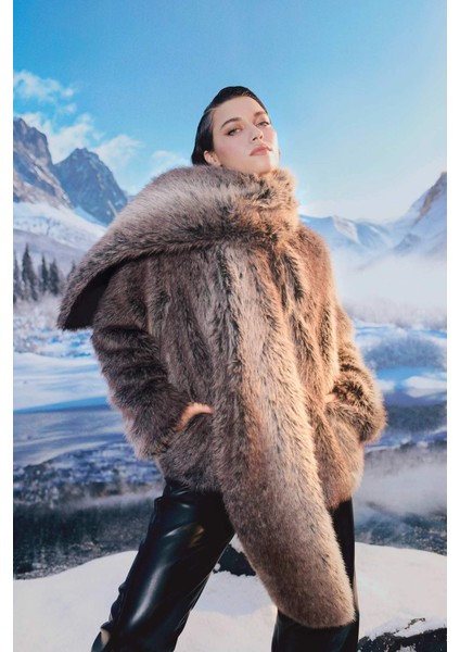 Afra x DeFacto Regular Fit Cepli Atkılı Suni Kürk F5566AX25WN