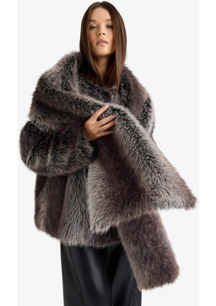 Afra x DeFacto Regular Fit Cepli Atkılı Suni Kürk F5566AX25WN