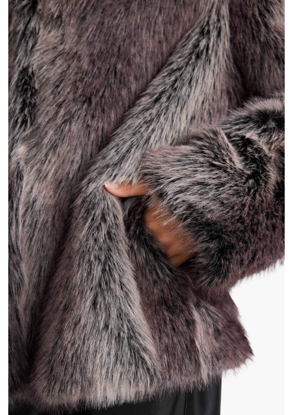 Afra x DeFacto Regular Fit Cepli Atkılı Suni Kürk F5566AX25WN