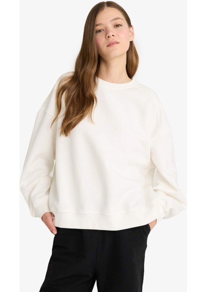 Oversize Geniş Kalıp Bisiklet Yaka Basic Düz Sweatshirt A4177AX25WN modelleri