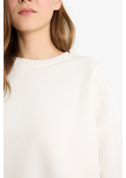 Oversize Geniş Kalıp Bisiklet Yaka Basic Düz Sweatshirt A4177AX25WN indirimleri