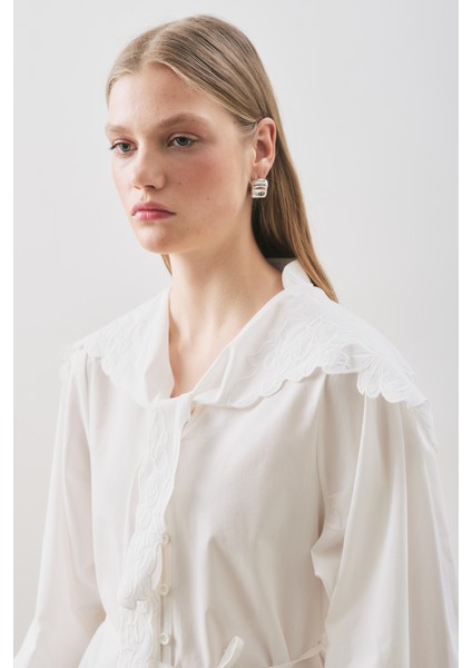 Nakışlı Geniş Yaka Gömlek Ekru