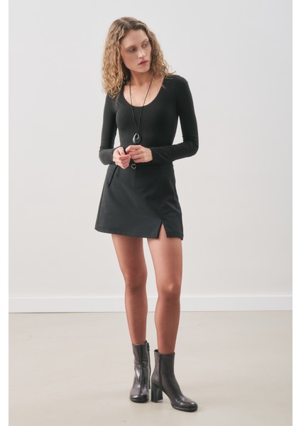 Kemer Detaylı Mini Etek Siyah