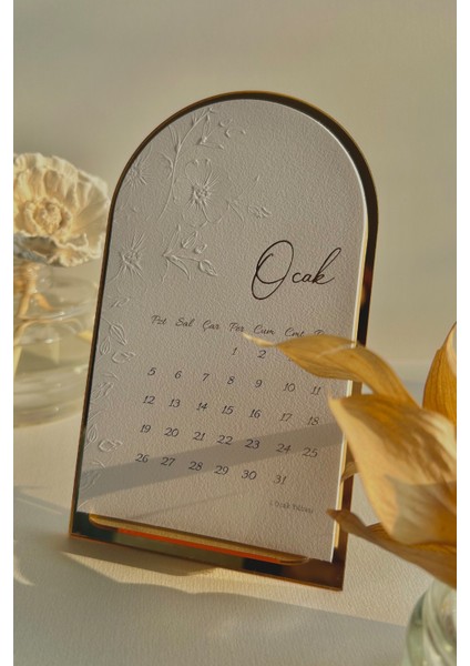 Gold Standlı Kabartmalı 2026 Masa Takvimi – Taş Desenli Fantazi Kağıt & Altın Yaldızlı Tasarım fiyatları