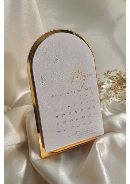 Gold Standlı Kabartmalı 2026 Masa Takvimi – Taş Desenli Fantazi Kağıt & Altın Yaldızlı Tasarım modelleri