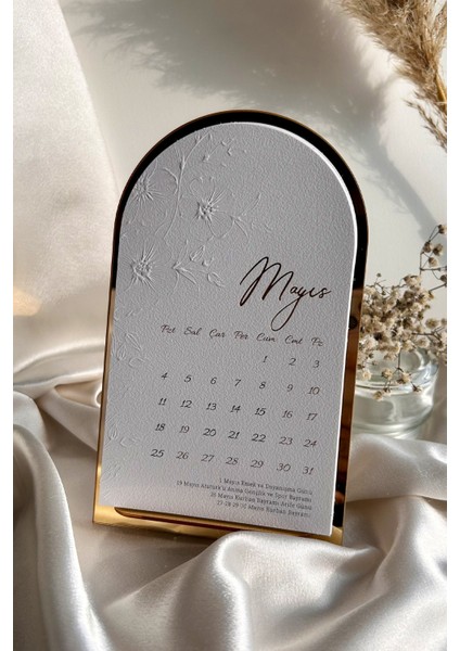 Gold Standlı Kabartmalı 2026 Masa Takvimi – Taş Desenli Fantazi Kağıt & Altın Yaldızlı Tasarım fırsatları